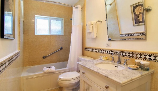 Wayside Inn image 17